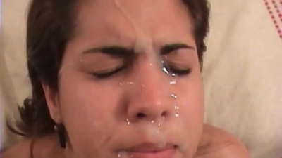 Bella brunetta latina fa sesso violento